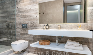 Moderna villa de lujo en venta en un estilo arquitectónico contemporáneo, a poca distancia de Puerto Banús, Marbella 59645 