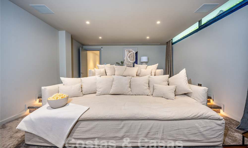 Moderna villa de lujo en venta en un estilo arquitectónico contemporáneo, a poca distancia de Puerto Banús, Marbella 59646
