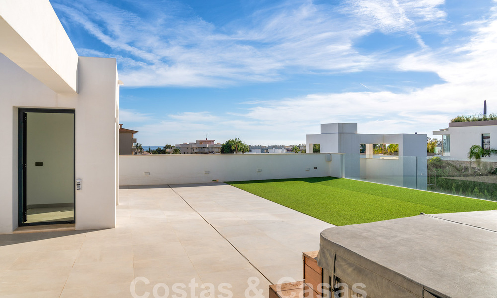 Moderna villa de lujo en venta en un estilo arquitectónico contemporáneo, a poca distancia de Puerto Banús, Marbella 59648
