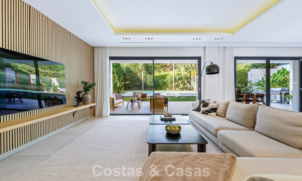 Moderna villa de lujo en venta en un estilo arquitectónico contemporáneo, a poca distancia de Puerto Banús, Marbella 788875