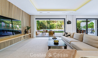 Moderna villa de lujo en venta en un estilo arquitectónico contemporáneo, a poca distancia de Puerto Banús, Marbella 788875 