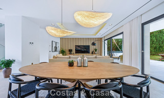 Moderna villa de lujo en venta en un estilo arquitectónico contemporáneo, a poca distancia de Puerto Banús, Marbella 788876 