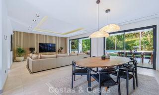 Moderna villa de lujo en venta en un estilo arquitectónico contemporáneo, a poca distancia de Puerto Banús, Marbella 788877 