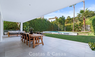 Moderna villa de lujo en venta en un estilo arquitectónico contemporáneo, a poca distancia de Puerto Banús, Marbella 788883 