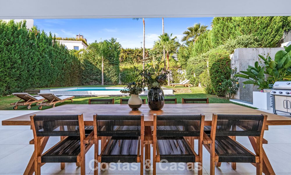 Moderna villa de lujo en venta en un estilo arquitectónico contemporáneo, a poca distancia de Puerto Banús, Marbella 788884