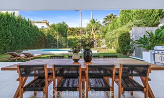 Moderna villa de lujo en venta en un estilo arquitectónico contemporáneo, a poca distancia de Puerto Banús, Marbella 788884 