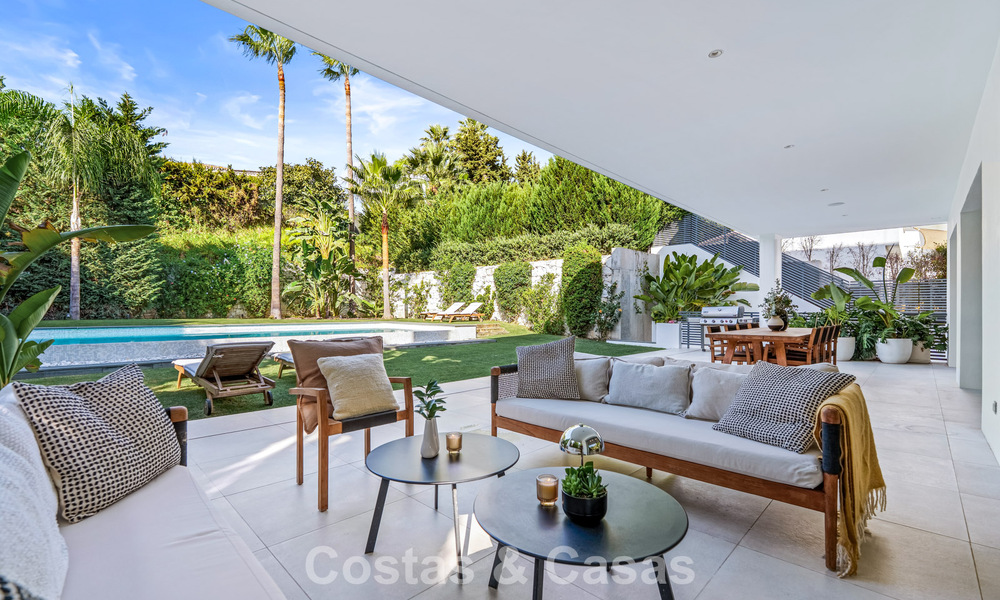 Moderna villa de lujo en venta en un estilo arquitectónico contemporáneo, a poca distancia de Puerto Banús, Marbella 788885