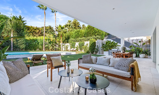 Moderna villa de lujo en venta en un estilo arquitectónico contemporáneo, a poca distancia de Puerto Banús, Marbella 788885 