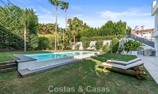 Moderna villa de lujo en venta en un estilo arquitectónico contemporáneo, a poca distancia de Puerto Banús, Marbella 788886 