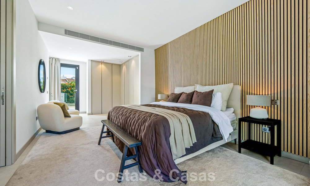 Moderna villa de lujo en venta en un estilo arquitectónico contemporáneo, a poca distancia de Puerto Banús, Marbella 788890