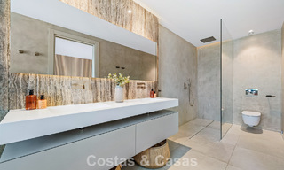Moderna villa de lujo en venta en un estilo arquitectónico contemporáneo, a poca distancia de Puerto Banús, Marbella 788891 