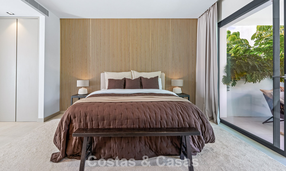 Moderna villa de lujo en venta en un estilo arquitectónico contemporáneo, a poca distancia de Puerto Banús, Marbella 788893