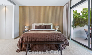 Moderna villa de lujo en venta en un estilo arquitectónico contemporáneo, a poca distancia de Puerto Banús, Marbella 788893 