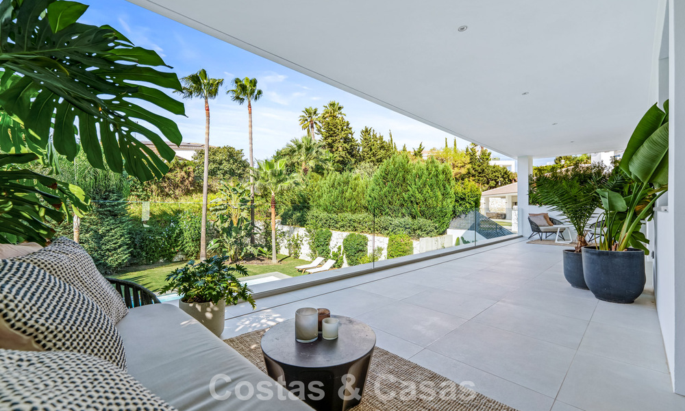 Moderna villa de lujo en venta en un estilo arquitectónico contemporáneo, a poca distancia de Puerto Banús, Marbella 788894