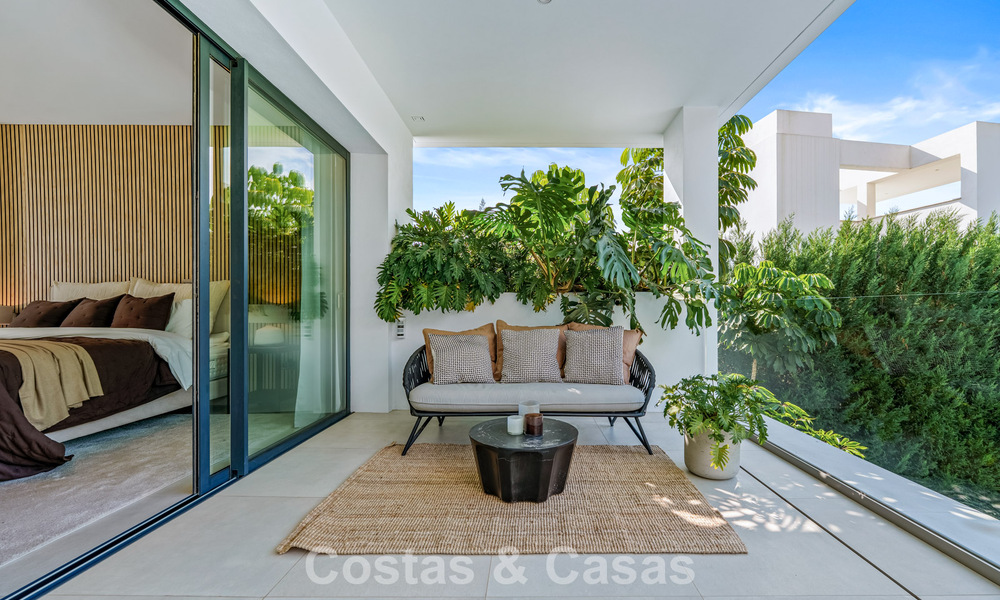 Moderna villa de lujo en venta en un estilo arquitectónico contemporáneo, a poca distancia de Puerto Banús, Marbella 788895