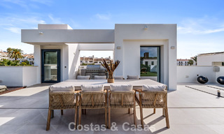 Moderna villa de lujo en venta en un estilo arquitectónico contemporáneo, a poca distancia de Puerto Banús, Marbella 788901 