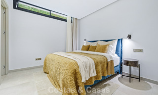 Moderna villa de lujo en venta en un estilo arquitectónico contemporáneo, a poca distancia de Puerto Banús, Marbella 788904 