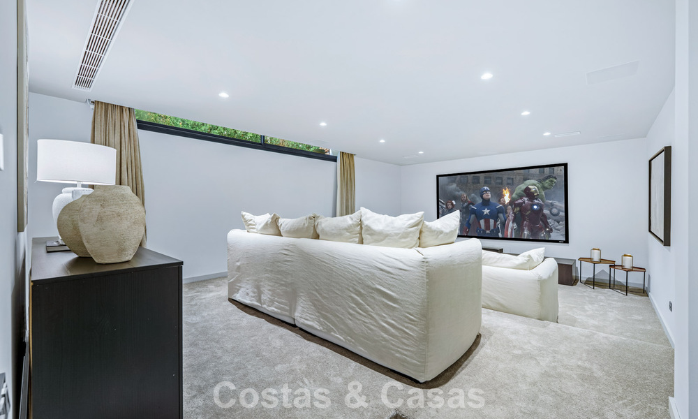 Moderna villa de lujo en venta en un estilo arquitectónico contemporáneo, a poca distancia de Puerto Banús, Marbella 788906