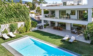 Moderna villa de lujo en venta en un estilo arquitectónico contemporáneo, a poca distancia de Puerto Banús, Marbella 788921 