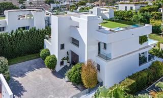 Moderna villa de lujo en venta en un estilo arquitectónico contemporáneo, a poca distancia de Puerto Banús, Marbella 788923 