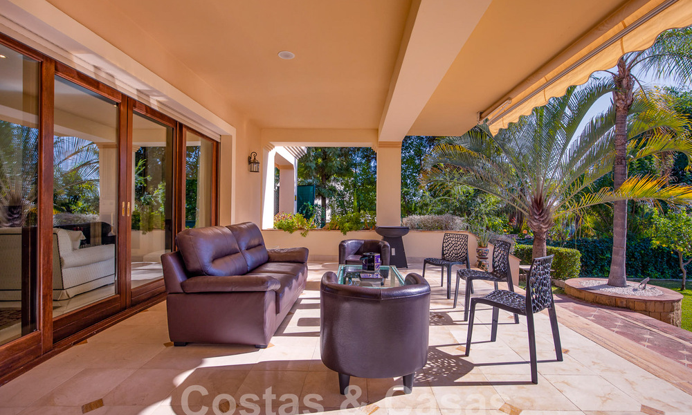 Villa de lujo atemporal con encanto andaluz en venta rodeada de campos de golf en Marbella - Benahavis 59653