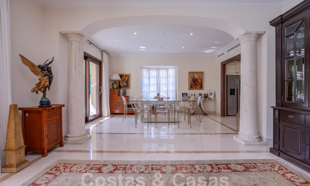 Villa de lujo atemporal con encanto andaluz en venta rodeada de campos de golf en Marbella - Benahavis 59654