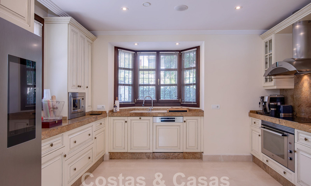 Villa de lujo atemporal con encanto andaluz en venta rodeada de campos de golf en Marbella - Benahavis 59655