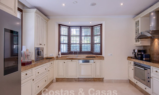 Villa de lujo atemporal con encanto andaluz en venta rodeada de campos de golf en Marbella - Benahavis 59655 