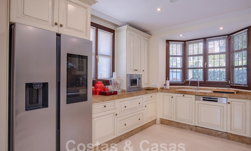 Villa de lujo atemporal con encanto andaluz en venta rodeada de campos de golf en Marbella - Benahavis 59656