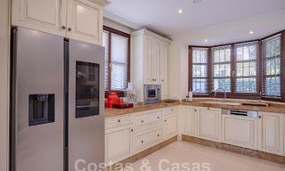 Villa de lujo atemporal con encanto andaluz en venta rodeada de campos de golf en Marbella - Benahavis 59656 