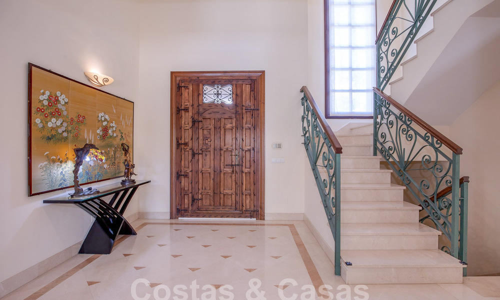 Villa de lujo atemporal con encanto andaluz en venta rodeada de campos de golf en Marbella - Benahavis 59662