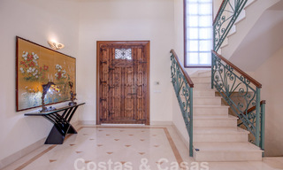 Villa de lujo atemporal con encanto andaluz en venta rodeada de campos de golf en Marbella - Benahavis 59662 