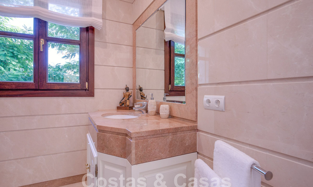 Villa de lujo atemporal con encanto andaluz en venta rodeada de campos de golf en Marbella - Benahavis 59667