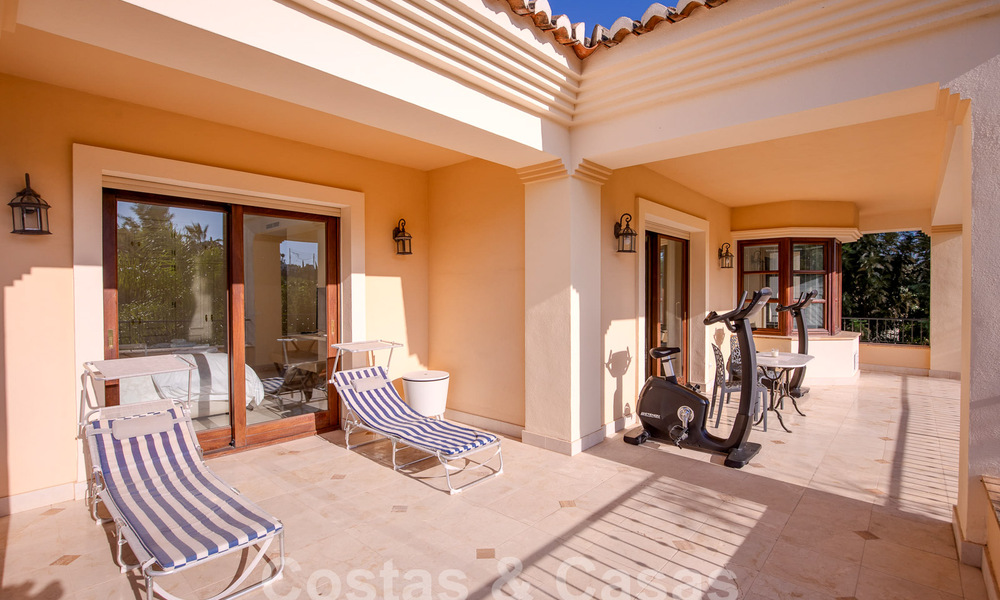 Villa de lujo atemporal con encanto andaluz en venta rodeada de campos de golf en Marbella - Benahavis 59668
