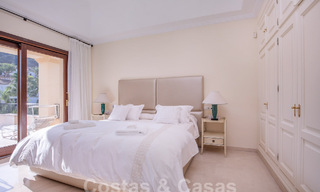 Villa de lujo atemporal con encanto andaluz en venta rodeada de campos de golf en Marbella - Benahavis 59669 