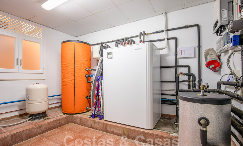 Villa de lujo atemporal con encanto andaluz en venta rodeada de campos de golf en Marbella - Benahavis 59675