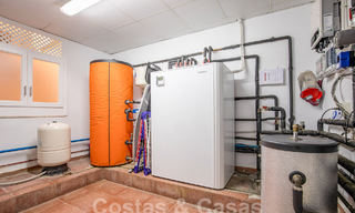 Villa de lujo atemporal con encanto andaluz en venta rodeada de campos de golf en Marbella - Benahavis 59675 