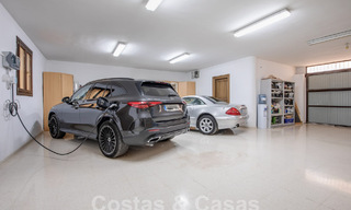 Villa de lujo atemporal con encanto andaluz en venta rodeada de campos de golf en Marbella - Benahavis 59678 