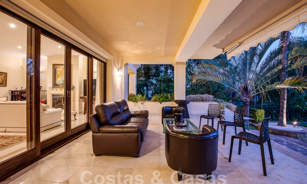 Villa de lujo atemporal con encanto andaluz en venta rodeada de campos de golf en Marbella - Benahavis 59679