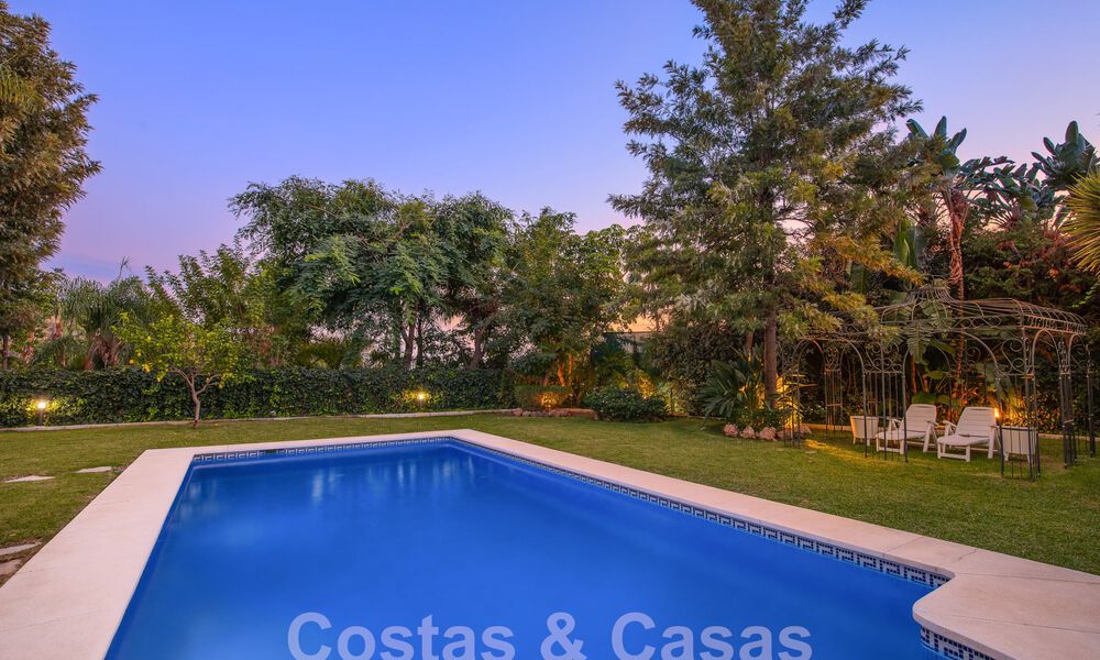 Villa de lujo atemporal con encanto andaluz en venta rodeada de campos de golf en Marbella - Benahavis 59681