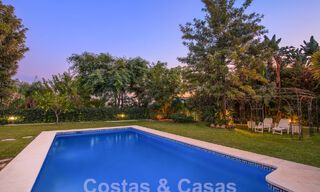 Villa de lujo atemporal con encanto andaluz en venta rodeada de campos de golf en Marbella - Benahavis 59681 