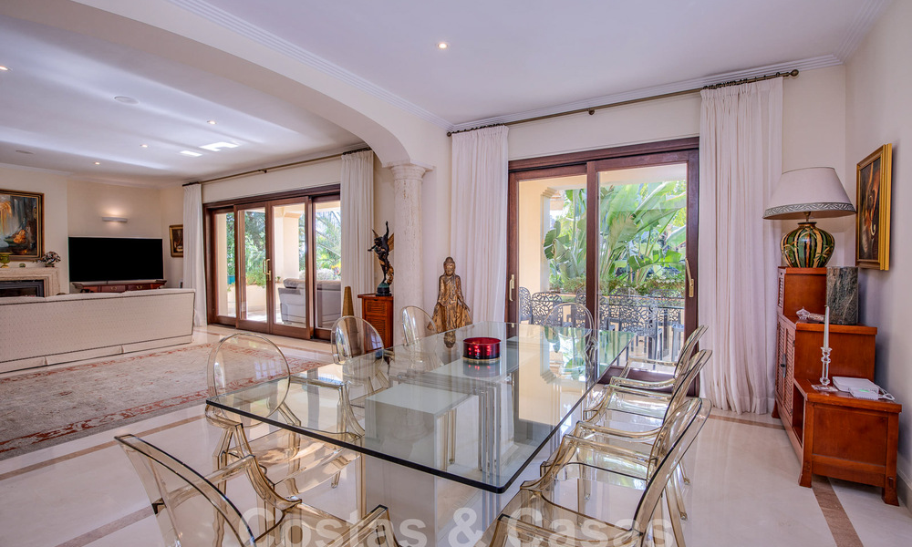 Villa de lujo atemporal con encanto andaluz en venta rodeada de campos de golf en Marbella - Benahavis 59688
