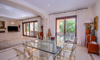 Villa de lujo atemporal con encanto andaluz en venta rodeada de campos de golf en Marbella - Benahavis 59688 