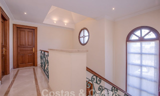 Villa de lujo atemporal con encanto andaluz en venta rodeada de campos de golf en Marbella - Benahavis 59691 