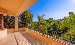 Villa de lujo atemporal con encanto andaluz en venta rodeada de campos de golf en Marbella - Benahavis 59693 