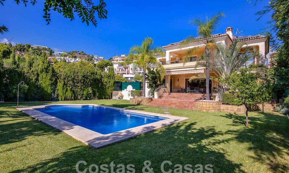 Villa de lujo atemporal con encanto andaluz en venta rodeada de campos de golf en Marbella - Benahavis 59695