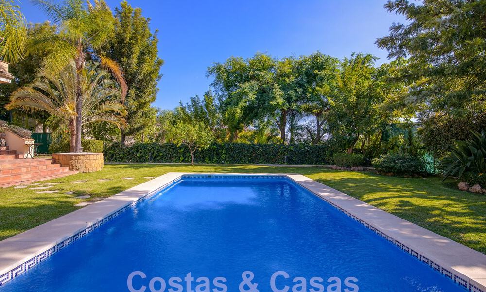 Villa de lujo atemporal con encanto andaluz en venta rodeada de campos de golf en Marbella - Benahavis 59696
