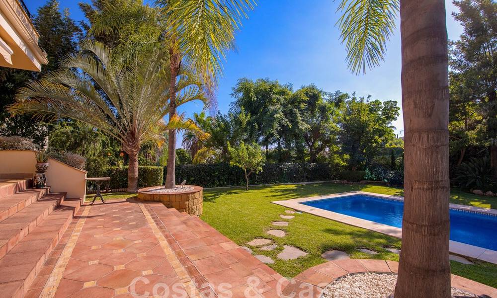 Villa de lujo atemporal con encanto andaluz en venta rodeada de campos de golf en Marbella - Benahavis 59698