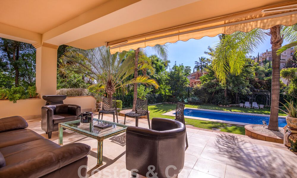 Villa de lujo atemporal con encanto andaluz en venta rodeada de campos de golf en Marbella - Benahavis 59699