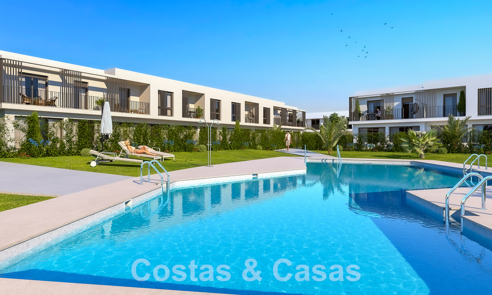 Nuevas y modernas casas adosadas de 4 dormitorios en venta en un exclusivo resort de golf en San Roque, Costa del Sol 59490